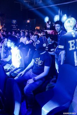 英雄联盟S14比赛这么压钱_lol比赛竞猜用什么软件_S14英雄联盟全球总决赛电竞赛事竞猜